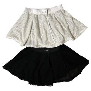 Lot of 2 Doue, size XS tennis skirts, 1 white mesh 1 black mesh, double snap
